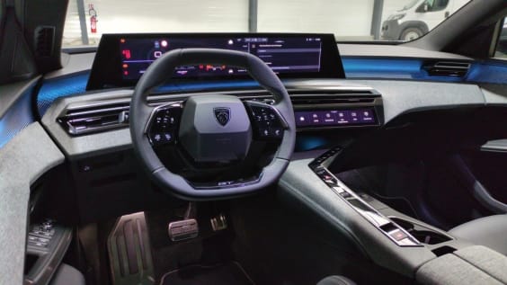 Peugeot 5008 HYBRID 145CH E-DCS6 GT Gris Artense / Toit Noir