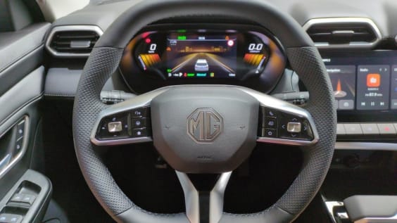 MG ZS 1.5 L Hybrid+ 197 ch Luxury Pebble Black