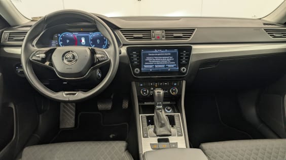 Skoda Superb Combi 2.0 TDI 150 SCR DSG7 BUSINESS Gris Graphite
