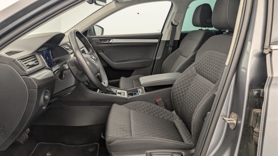 Skoda Superb Combi 2.0 TDI 150 SCR DSG7 BUSINESS Gris Graphite