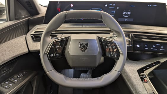 Peugeot 5008 HYBRID 145 CH E-DCS6 ALLURE Bleu Obsession