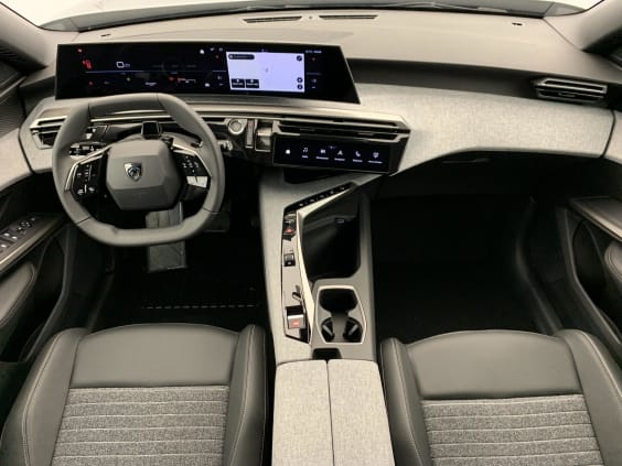 Peugeot 5008 Hybrid 145 e-DCS6 Allure Noir Perla Nera