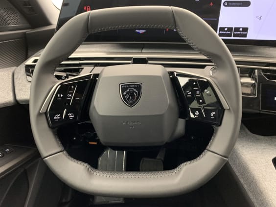 Peugeot 5008 Hybrid 145 e-DCS6 Allure Noir Perla Nera