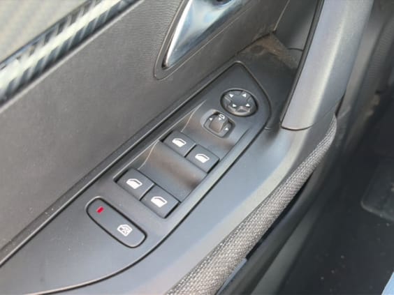 Peugeot 2008 1.2 100 style Gris