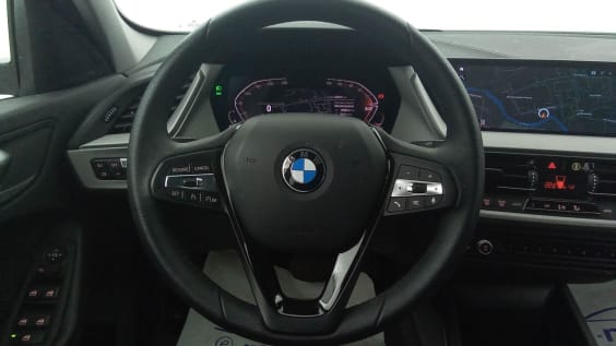 BMW Serie 1 F40 116d 116 ch Business Design Skyscraper Grau Métallisé