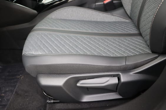 Peugeot 2008 Allure Hybrid 145 hp e-DSC6 Grey