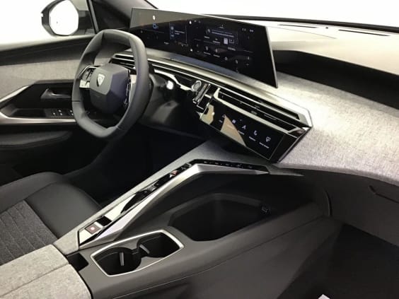 Peugeot 3008 Phase 4 Allure 1.2 HYBRID 145 Noir Perla