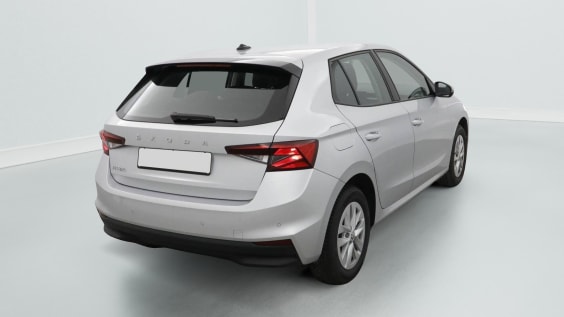 Skoda Fabia Fabia 1.0 MPI 80 ch BVM5 Ambition Gris Argent