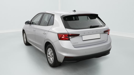Skoda Fabia Fabia 1.0 MPI 80 ch BVM5 Ambition Gris Argent