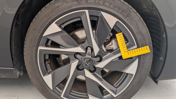 Peugeot 308 Hybrid 145 e-DCS6 Allure Noir Perla Nera