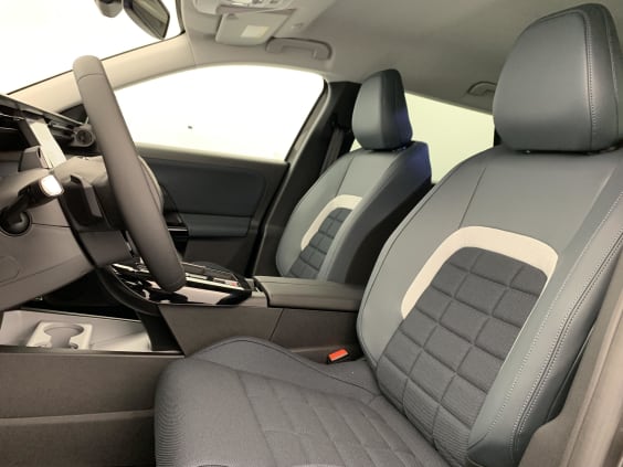 Citroën C5 AIRCROSS HYBRIDE NOUVEAU 145 CH E-DCS6 PLUS Gris Platinium