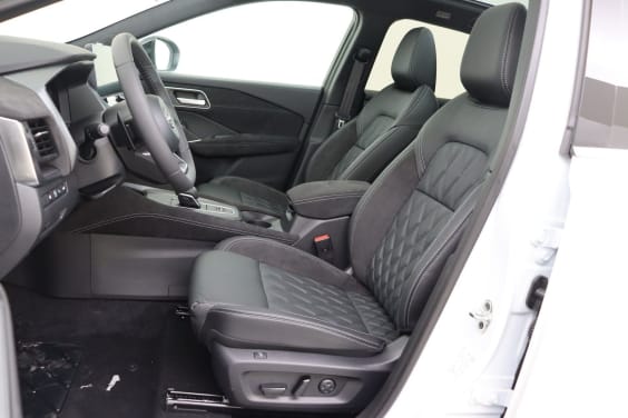 Nissan QASHQAI Tekna Plus 2Tone 1.3 158 hp CVT 2WD White