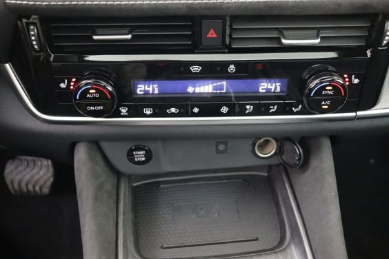 Nissan QASHQAI Tekna Plus 2Tone 1.3 158 hp CVT 2WD White