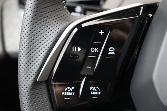 Peugeot 5008 GT Hybrid 145 hp e-DSC6 Grey