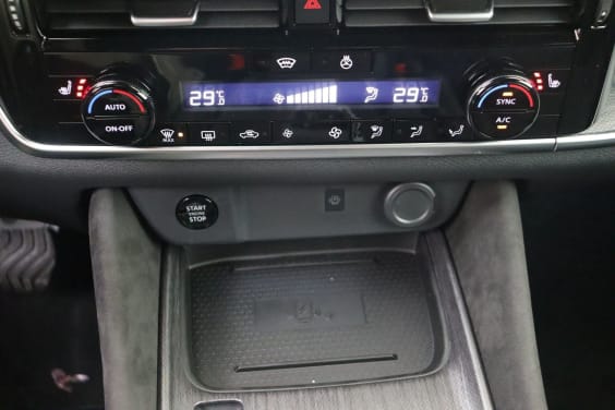 Nissan QASHQAI Tekna Plus 1.3 158 hp CVT 2WD White