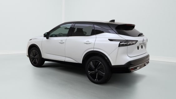 Nissan QASHQAI Tekna Plus 2Tone 1.3 158 hp CVT 2WD White