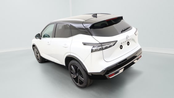 Nissan QASHQAI Tekna Plus 2Tone 1.3 158 hp CVT 2WD White
