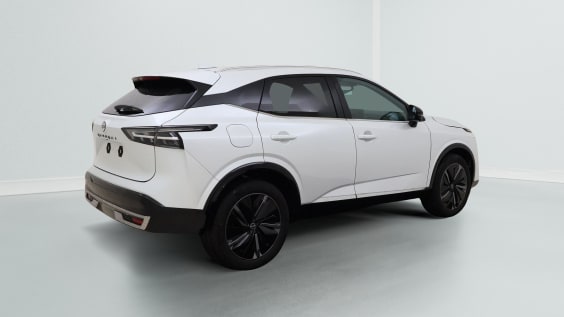 Nissan QASHQAI Tekna Plus 1.3 158 hp CVT 2WD White