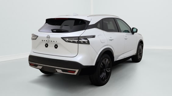 Nissan QASHQAI Tekna Plus 1.3 158 hp CVT 2WD White
