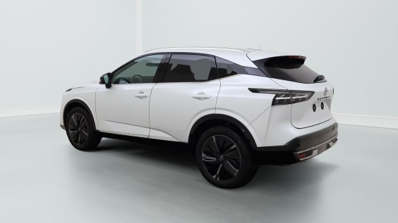 Nissan QASHQAI Tekna Plus 1.3 158 hp CVT 2WD White