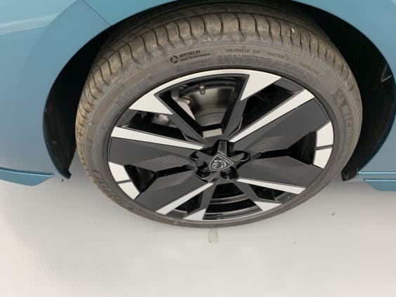 Peugeot 308 NOUVELLE BLUEHDI 130CH S&S EAT8 GT Bleu Lagoa