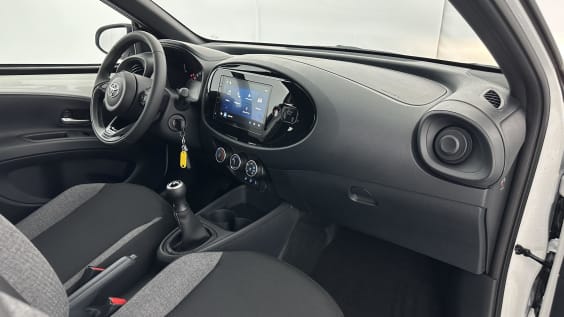 Toyota AYGO X AYGO X 1.0 VVT-i 72ch Dynamic Pure White