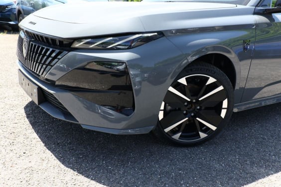 Peugeot 308 GT EXCLUSIVE 130 EAT8 Gris