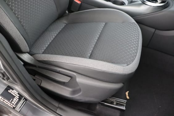 Nissan JUKE N-Connecta 1.6 Hybrid 143 hp AT 2WD Grey