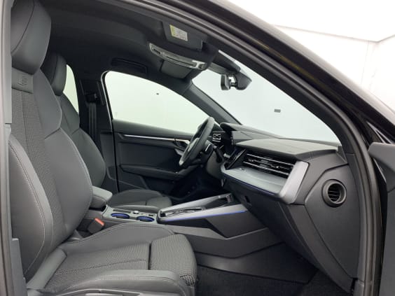Audi A3 SPORTBACK 45 TFSI e Hybride rechargeable 272 S tronic 6 S line Noir Mythe
