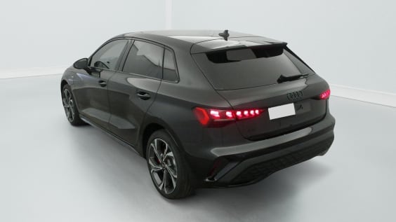 Audi A3 SPORTBACK 45 TFSI e Hybride rechargeable 272 S tronic 6 S line Noir Mythe