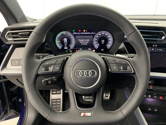 Audi A3 SPORTBACK 45 TFSI e Hybride rechargeable 272 S tronic 6 S line Bleu Navarre