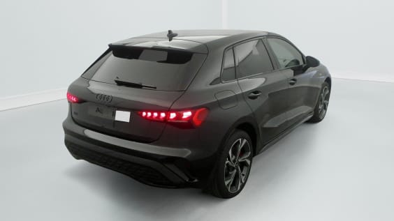 Audi A3 SPORTBACK 45 TFSI e Hybride rechargeable 272 S tronic 6 S line Noir Mythe