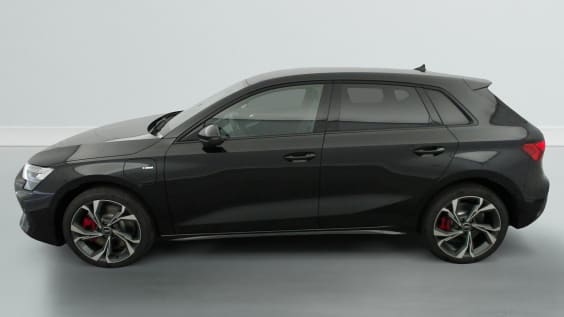 Audi A3 SPORTBACK 45 TFSI e Hybride rechargeable 272 S tronic 6 S line Noir Mythe
