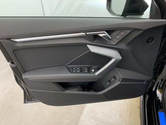 Audi A3 SPORTBACK 45 TFSI e Hybride rechargeable 272 S tronic 6 S line Noir Mythe