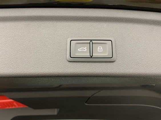 Audi A3 SPORTBACK 45 TFSI e Hybride rechargeable 272 S tronic 6 S line Noir Mythe