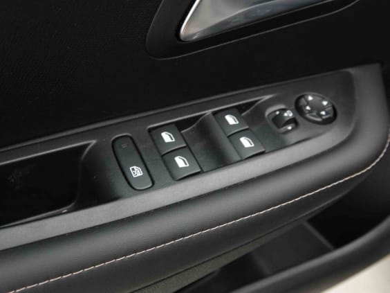 Peugeot 208 HYBRID 110 AUT ALLURE Gris