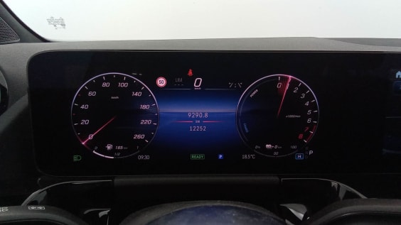 Mercedes-Benz GLA 250 E 8G-DCT BUSINESS LINE Argent High-Tech Métallisé