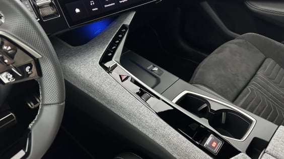 Peugeot 5008 5008 III 1.2 Hybrid 145ch GT e-DCS6 gris artense