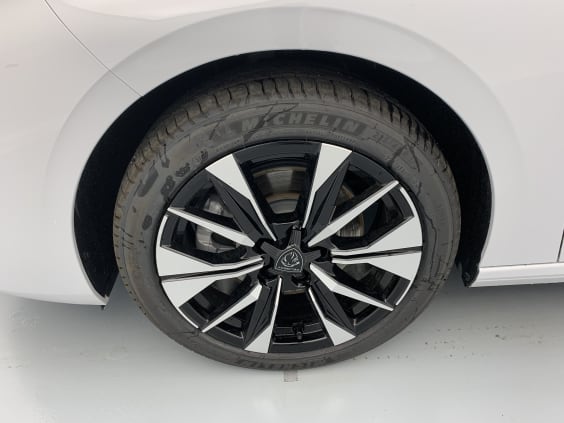 Peugeot 308 NOUVELLE BLUEHDI 130CH S&S EAT8 ALLURE Blanc Okenite