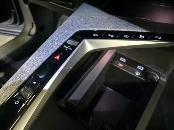 Peugeot 3008 1.2i Hybrid -136 - BV e-DCS6  III GT Gris