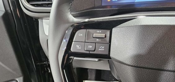 Peugeot Traveller Traveller M Diesel 180 ch Automatique Business Noir Perla