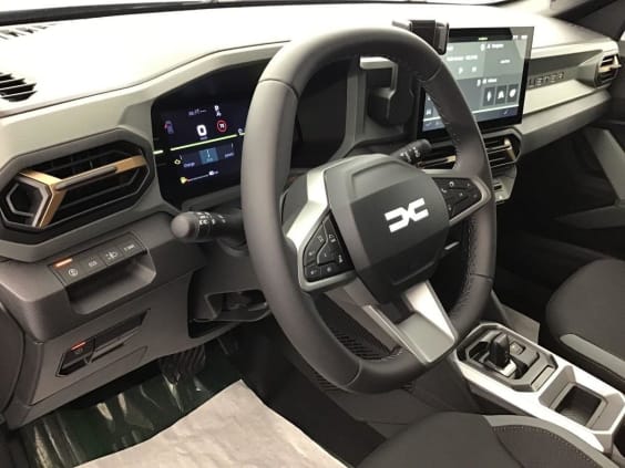 Dacia DUSTER Extreme + 1.8 HYBRID 155 Noir Nacre