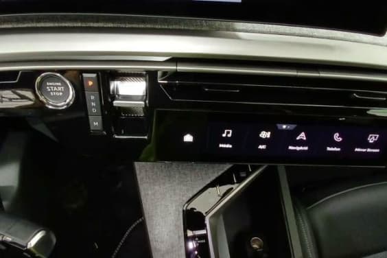 Peugeot 3008 Hybrid 136 e-DCS6 GT Blanc Okénite