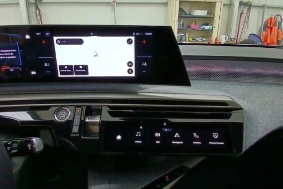 Peugeot 3008 Hybrid 136 e-DCS6 GT Blanc Okénite