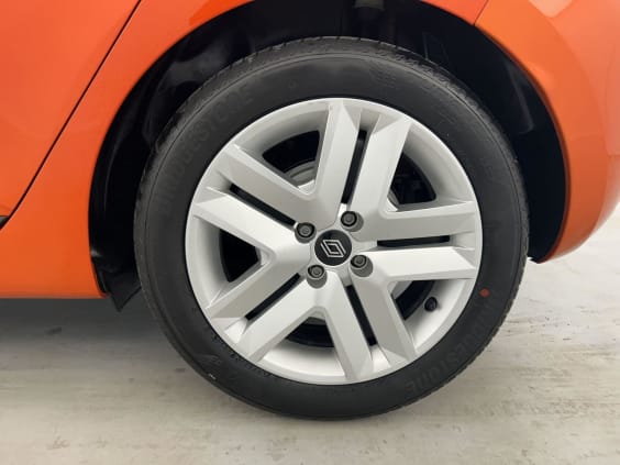 Renault Clio E-Tech full hybrid 145 Evolution Orange