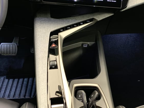 Peugeot 3008 Hybrid 145 e-DCS6 Allure Gris Titane