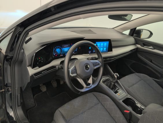 Volkswagen GOLF 8 1.0 TSI OPF 110 BVM6 LIFE Noir Intense