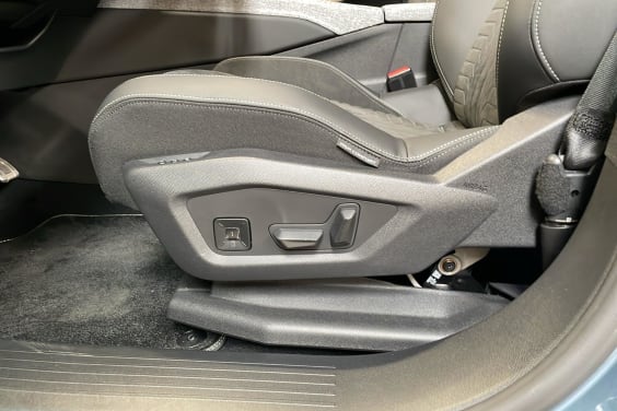 Peugeot 3008 Hybrid 145 e-DCS6 GT Bleu Ingaro / Toit Noir