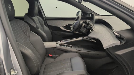 Peugeot 5008 HYBRID 145CH E-DCS6 GT Gris Artense / Toit Noir
