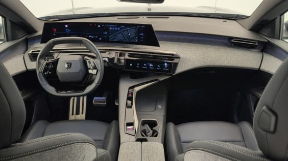 Peugeot 5008 HYBRID 145CH E-DCS6 GT Noir Perla Nera